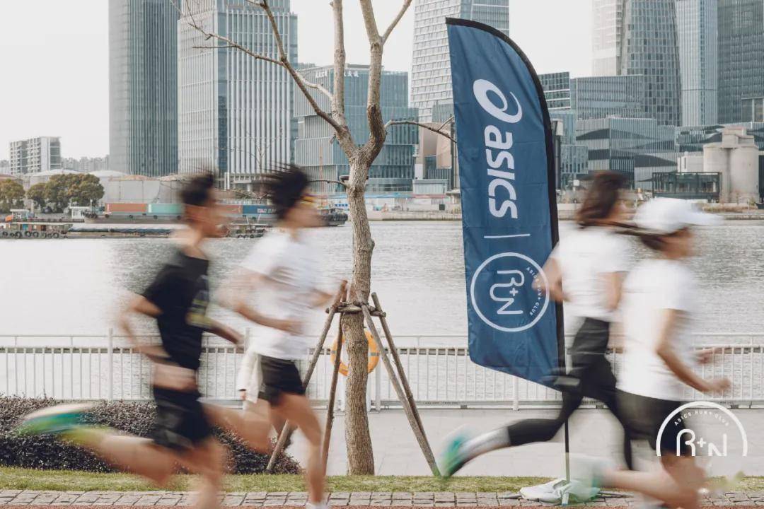 低调跑鞋卖爆中国一年吸金330亿